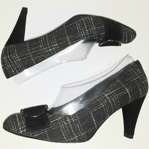 Stuart Weitzman 7.5 Gray Plaid Pumps Court Shoes